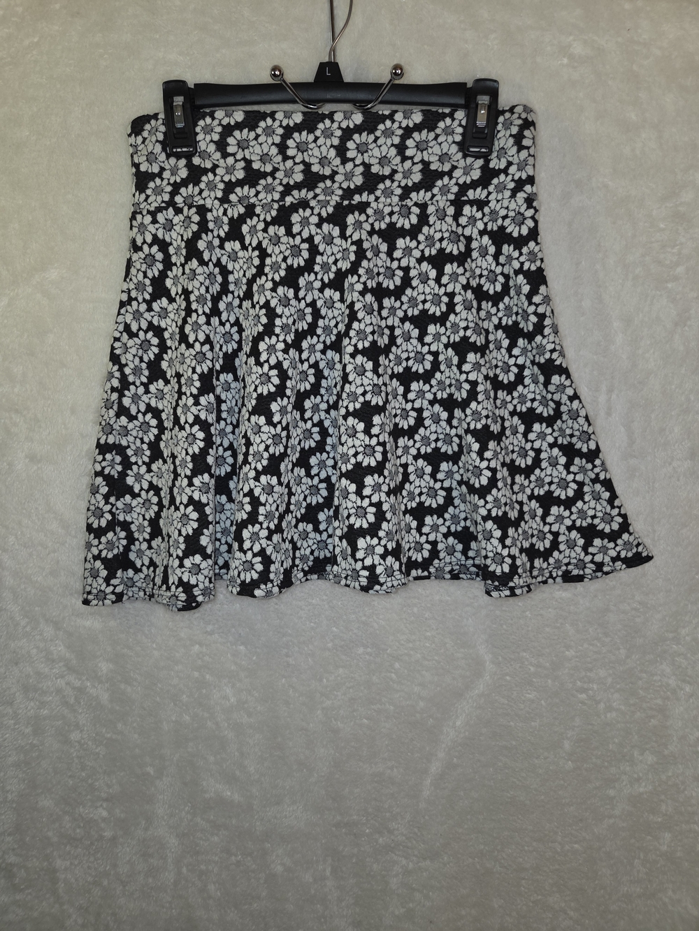 Kirra Y2K Black White Daisy Floral Elastic Waist Mini Skirt Skater Skirt Sz L